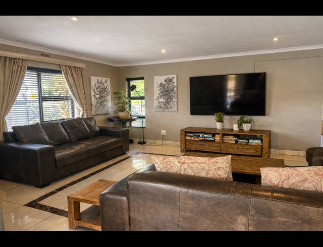 4 BEDROOM HOUSE FOR SALE IN FLAMINGO VLEI